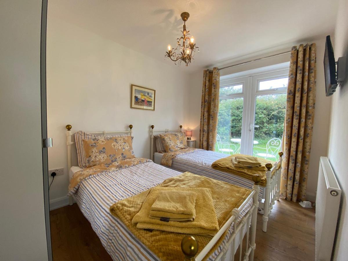 פרשווטר Seaview Self-Catering Coastal Bungalow In Rural West Wight מראה חיצוני תמונה