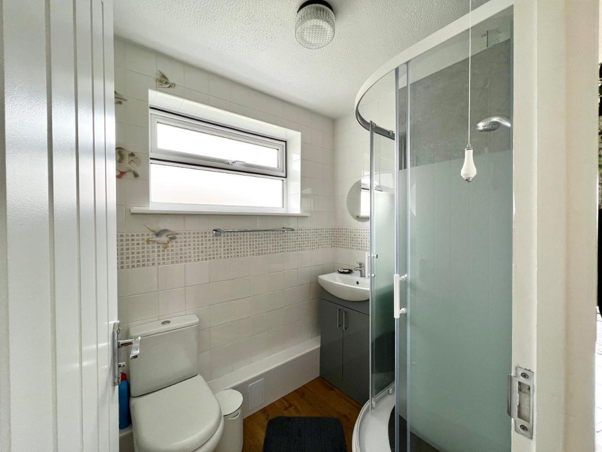 פרשווטר Seaview Self-Catering Coastal Bungalow In Rural West Wight מראה חיצוני תמונה