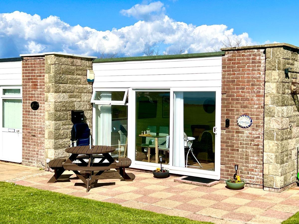 פרשווטר Seaview Self-Catering Coastal Bungalow In Rural West Wight מראה חיצוני תמונה